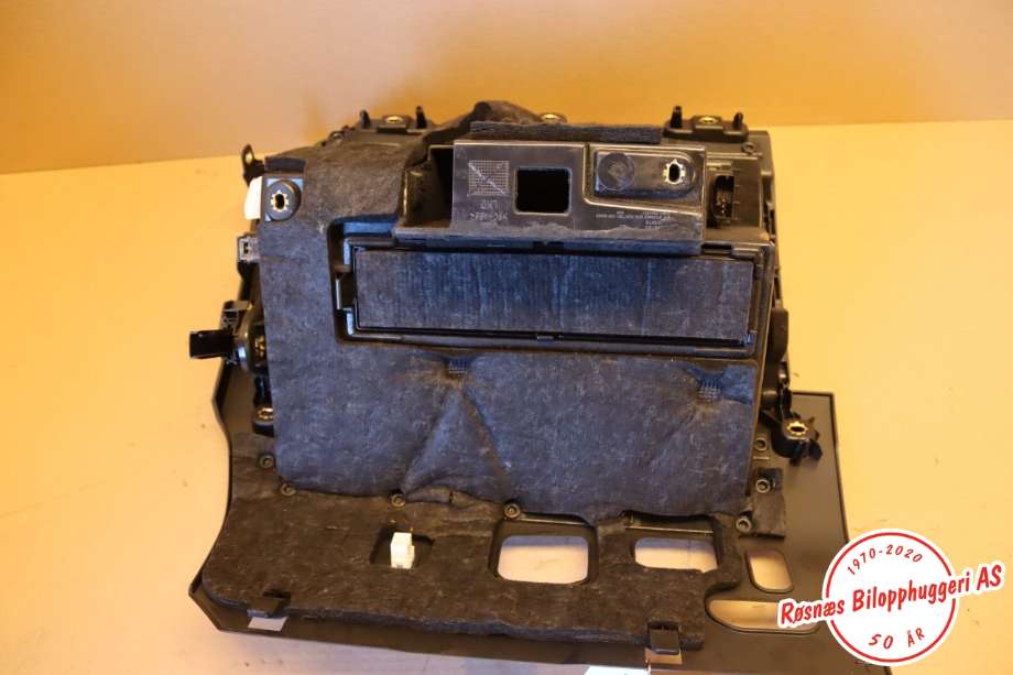 Hanskerom til Audi A3 2016-2020 (Type III, Fase 2)  (AUDI|8V1857035B|)