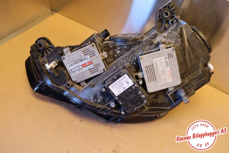 Frontlykt høyre halogen til Audi A3 2016-2020 (Type III, Fase 2)  (AUDI|8V0941032|)