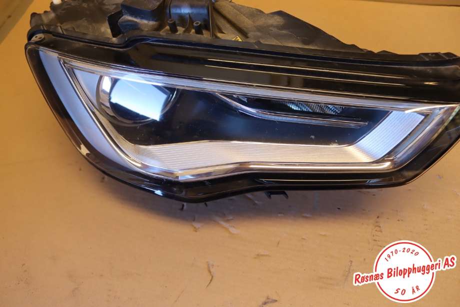 Frontlykt høyre halogen til Audi A3 2016-2020 (Type III, Fase 2)  (AUDI|8V0941032|)