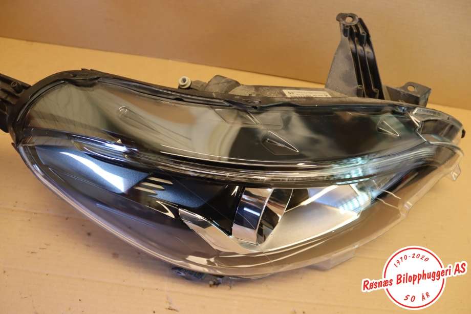 Frontlykt høyre halogen til Mopedbil Ligier JS50 2015-2024 (Type I)  (90144086|)