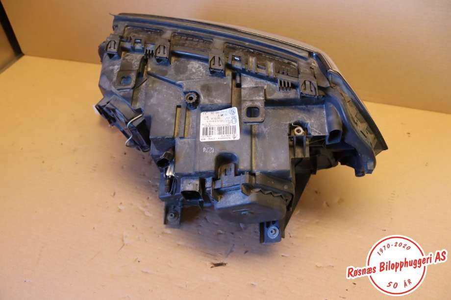 Frontlykt høyre halogen til BMW X3 2007-2010 (Fase 2) (E83) (E83) (BMW|031235272|)