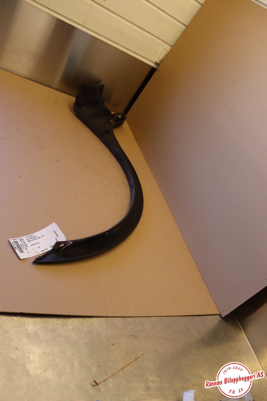 Hjulbuelist venstre foran til BMW X3 2007-2010 (Fase 2) (E83) (E83) (BMW|51773405817|)