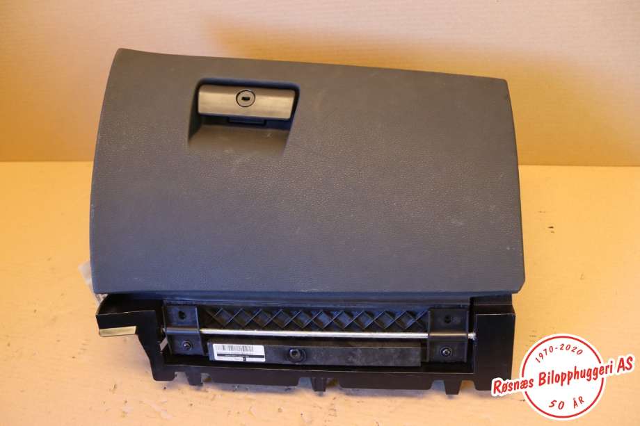 Hanskerom til BMW X3 2007-2010 (Fase 2) (E83) (E83) (BMW|51163422601|)