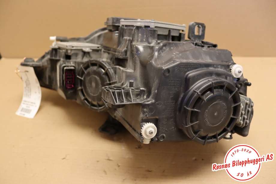 Frontlykt venstre halogen til Audi A3 2016-2020 (Type III, Fase 2)  (AUDI|8V0941031AG|)