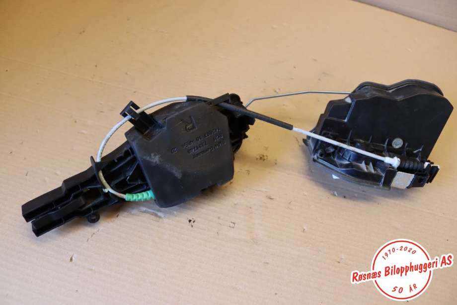 Låsekasse høyre til BMW X3 2010-2017 (F25) (F25) (BMW|51 21 7 202 148|)