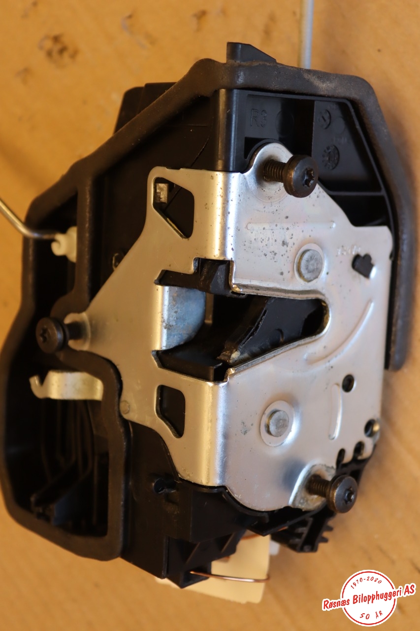 Låsekasse høyre til BMW X3 2010-2017 (F25) (F25) (BMW|51 21 7 202 148|)