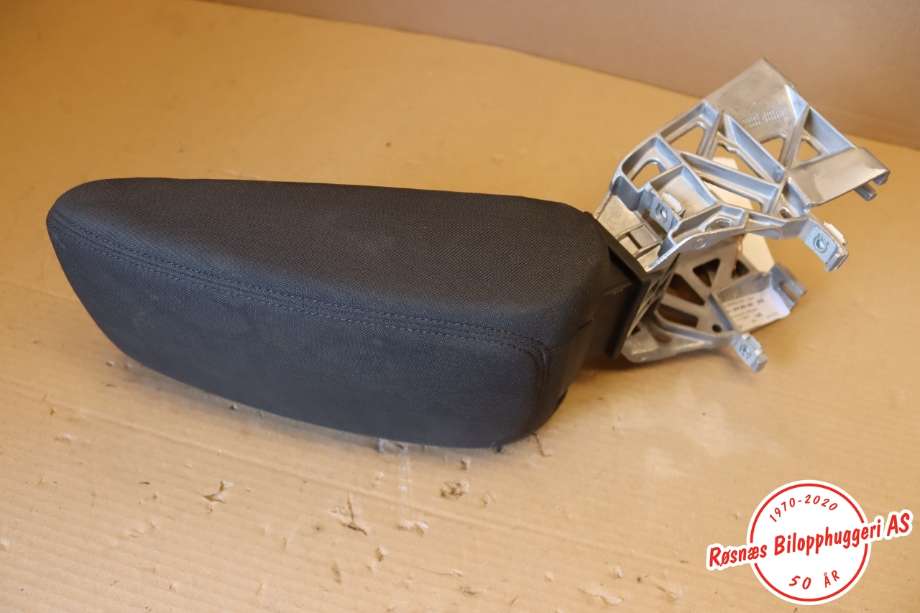 Sete armlene lokk til Audi A3 2016-2020 (Type III, Fase 2) (AUDI|8V0864283|)