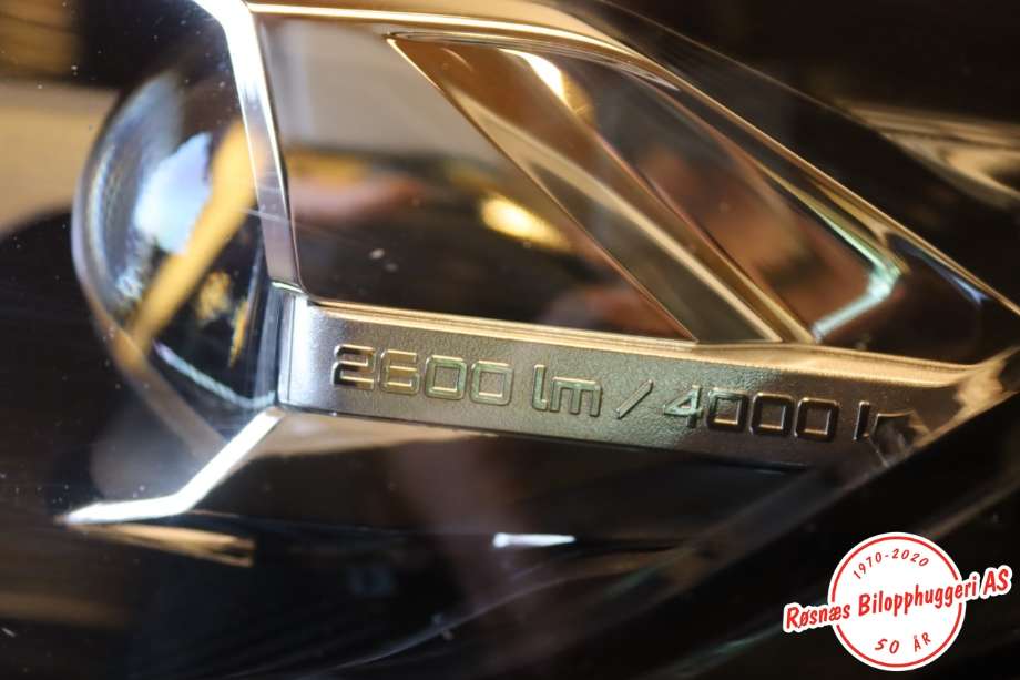 Frontlykt venstre halogen til Peugeot 5008 2017-->> (Type II)  (PEUGEOT||9826572780)