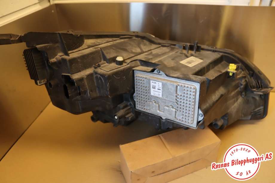Frontlykt venstre halogen til Peugeot 5008 2017-->> (Type II)  (PEUGEOT||9826572780)