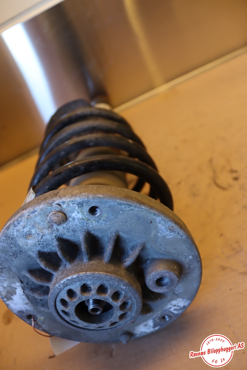 Fjærbein venstre foran til BMW X3 2010-2017 (F25) (F25) (BMW|31316796417|)