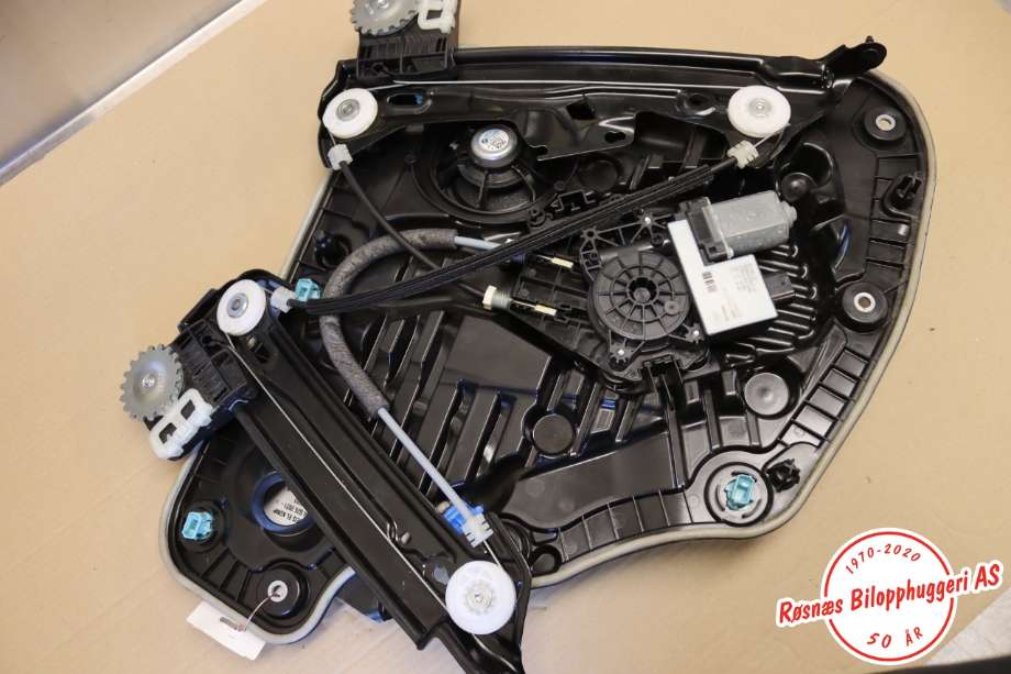 Ruteheis høyre til BMW i4, 2021-->> (G26) (G26) (BMW|51 33 5 A41 AC8)