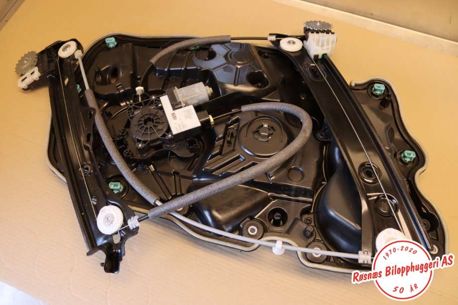 Ruteheis til BMW i4, 2021-->> (G26) (G26) (BMW|51 35 5 A41 AD2)