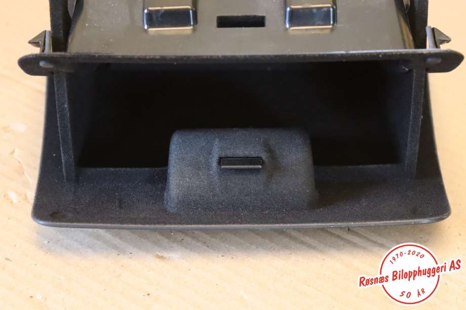 Hanskerom til BMW X3 2010-2017 (F25) (F25) (BMW|51459212921|)