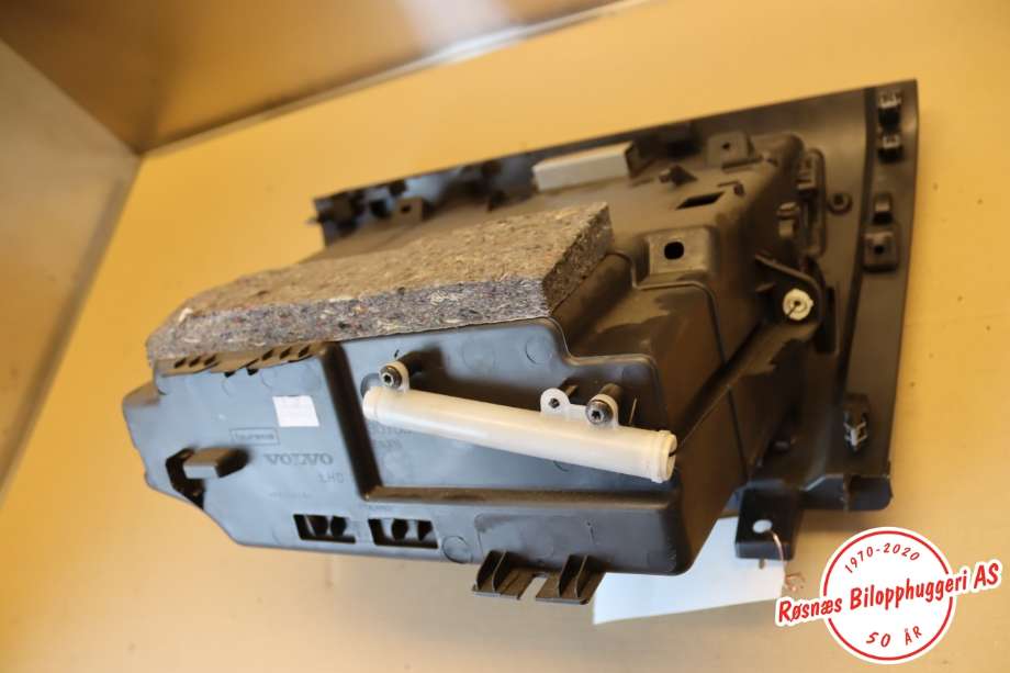 Hanskerom til Volvo XC60 2008-2013 (Type I, Fase 1)  (VOLVO|30755651|)