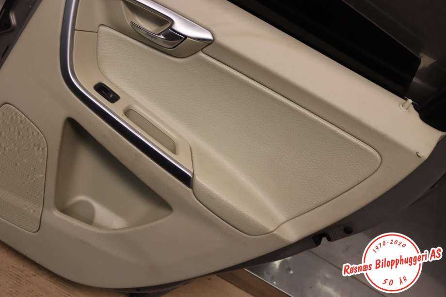 Dør høyre bak til Volvo XC60 2008-2013 (Type I, Fase 1)  (VOLVO|31402418|)