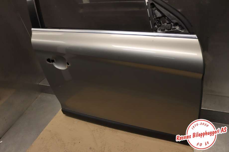 Dør høyre foran til Volvo XC60 2008-2013 (Type I, Fase 1)  (VOLVO|31457679|)