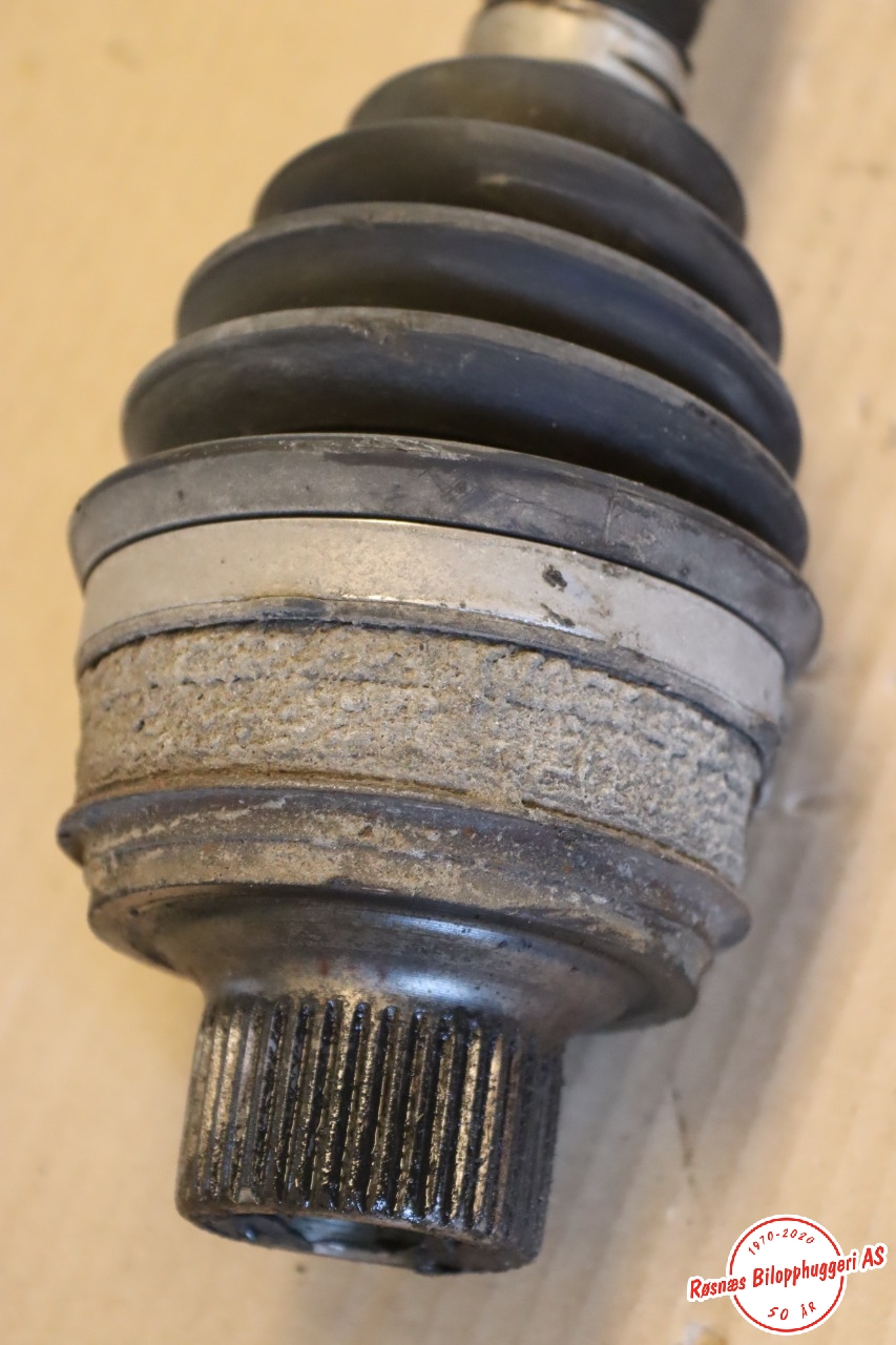 Drivaksel høyre foran til Audi A4, Allroad 2009-2016 (Type I) (B8) (B8) (AUDI|8K0 407 271 AL|)