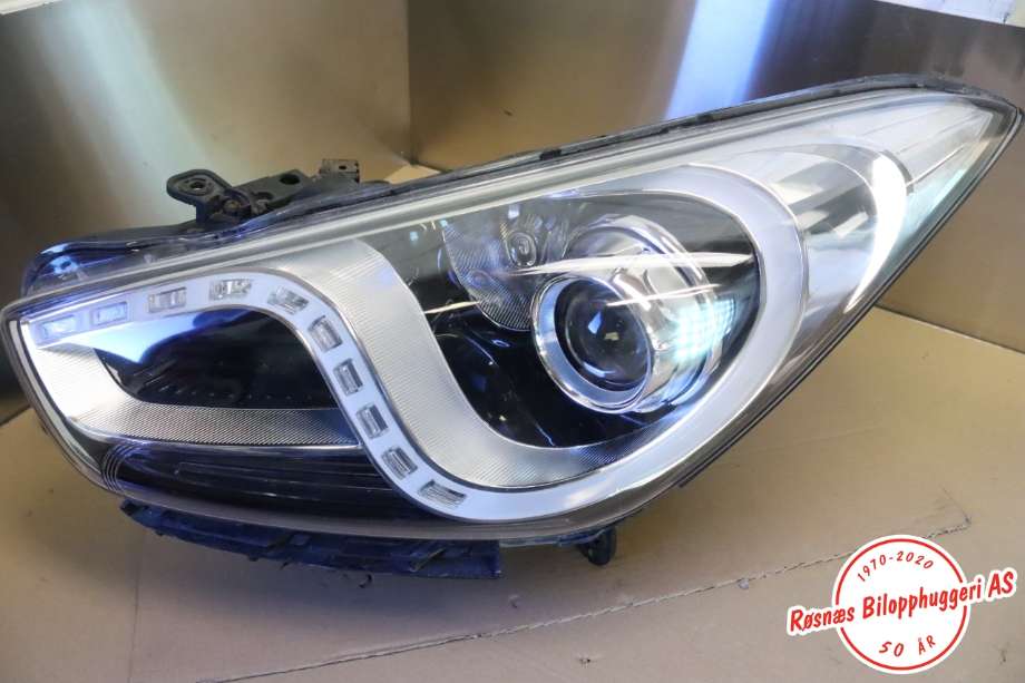 Frontlykt venstre halogen til Hyundai i40, 2012-2017  (HYUNDAI|)
