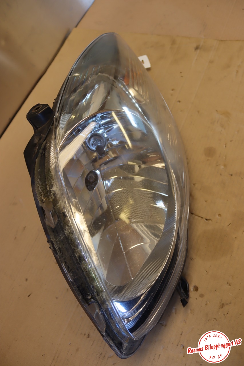 Frontlykt høyre halogen til Toyota Yaris, 2009-2011 (Type II, Fase 2)  (TOYOTA|)