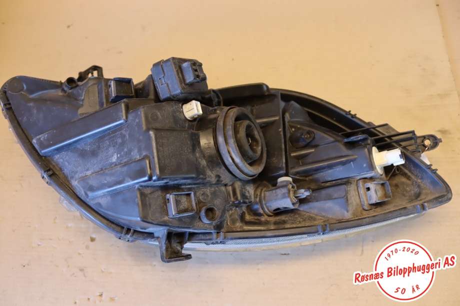 Frontlykt høyre halogen til Toyota Yaris 2009-2011 (Type II, Fase 2) (TOYOTA||81110-0D350)