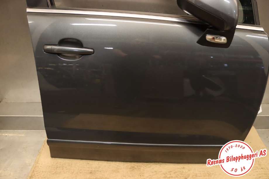 Dør høyre foran til Peugeot 5008 2010-2017 (Type I)  (PEUGEOT|9004 AV|)