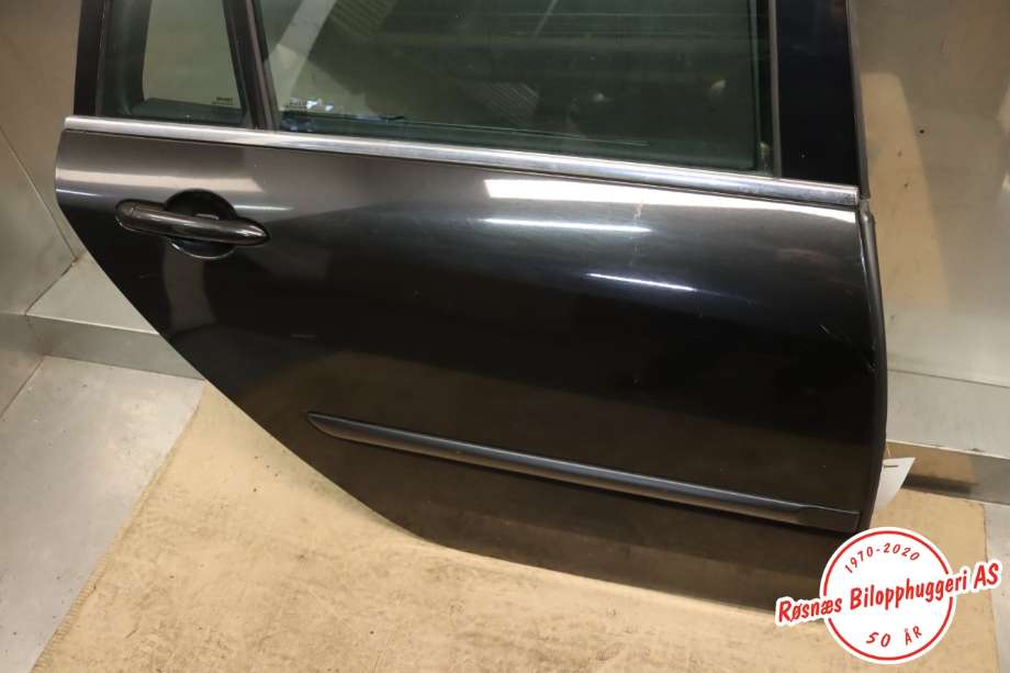 Dør høyre bak til Renault Laguna, 2008-2010 (Type III, Fase 1)  (RENAULT|821000023R)
