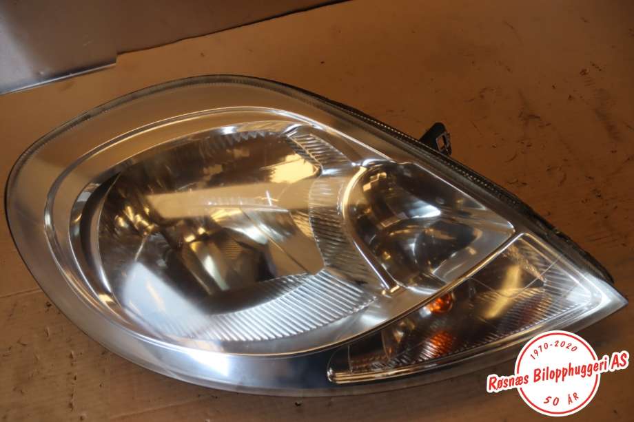 Frontlykt høyre halogen til Opel Vivaro A 2006-2014 (OPEL|89313980|8200701356|93859830)