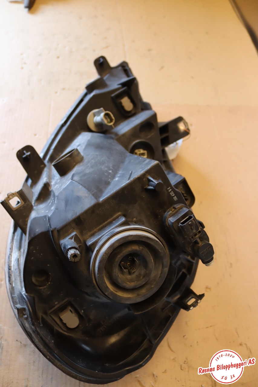 Frontlykt høyre halogen til Opel Vivaro A 2006-2014 (OPEL|89313980|8200701356|93859830)