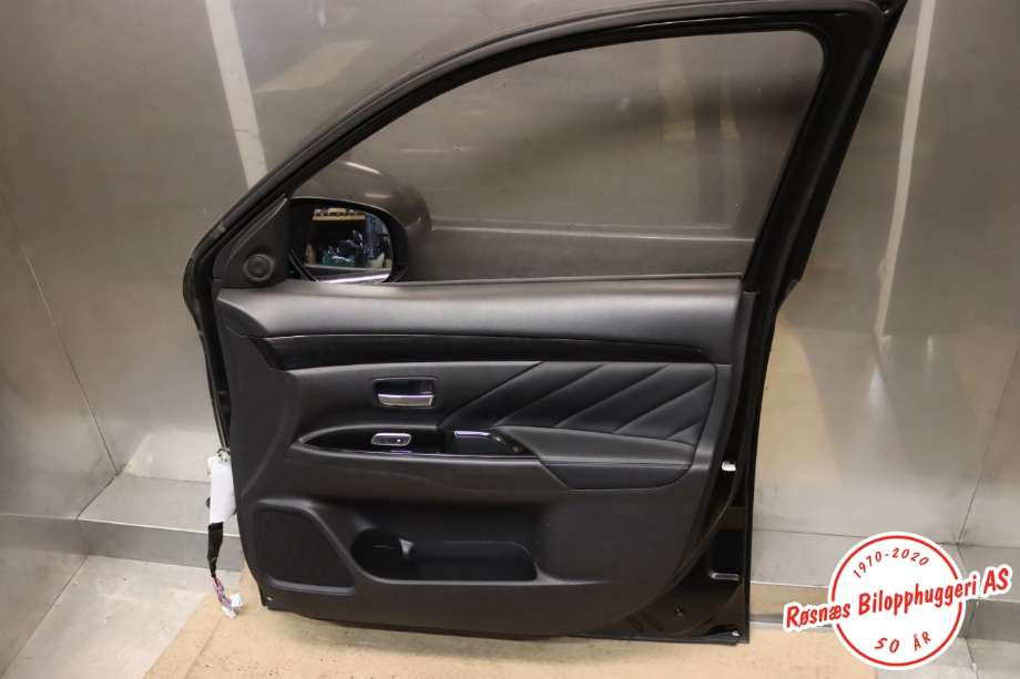 Dør høyre foran til Mitsubishi Outlander 2015-->> (Type III, Fase 2)  (MITSUBISHI|5700B860|)
