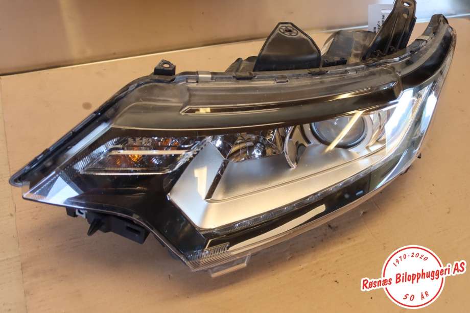 Frontlykt venstre halogen til Mitsubishi Outlander, 2015-->> (Type III, Fase 2) (MITSUBISHI|8301C853)