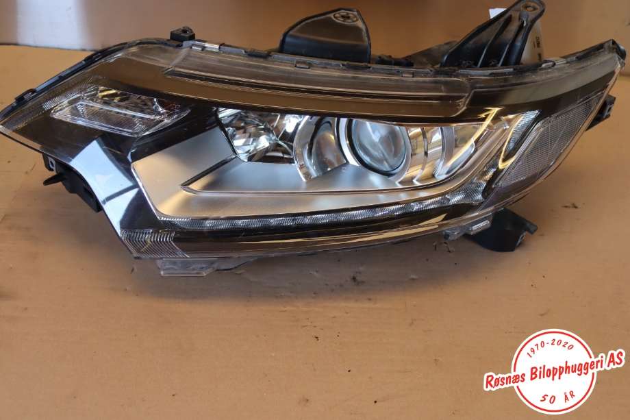 Frontlykt venstre halogen til Mitsubishi Outlander 2015-->> (Type III, Fase 2) (MITSUBISHI|8301C853|)