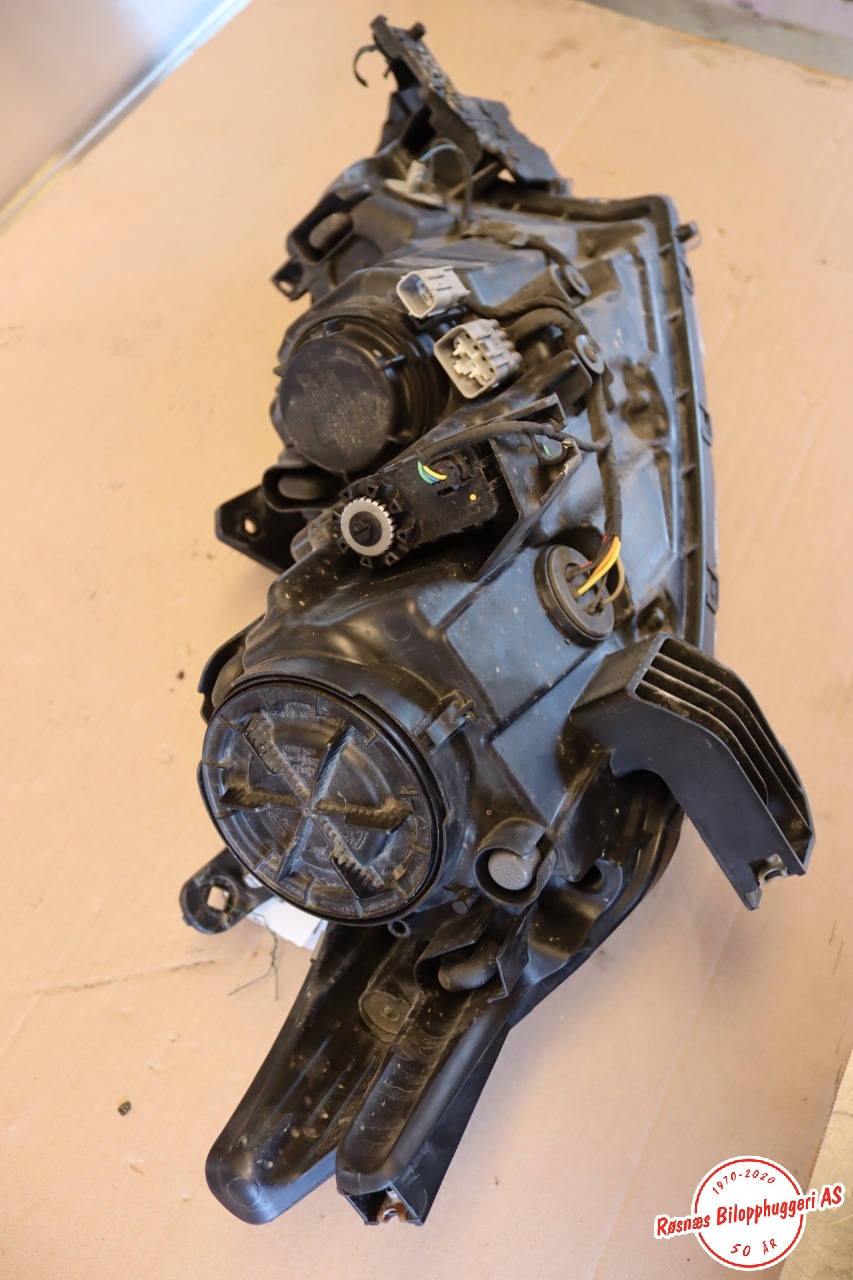 Frontlykt venstre halogen til Mitsubishi Outlander 2015-->> (Type III, Fase 2) (MITSUBISHI|8301C853|)