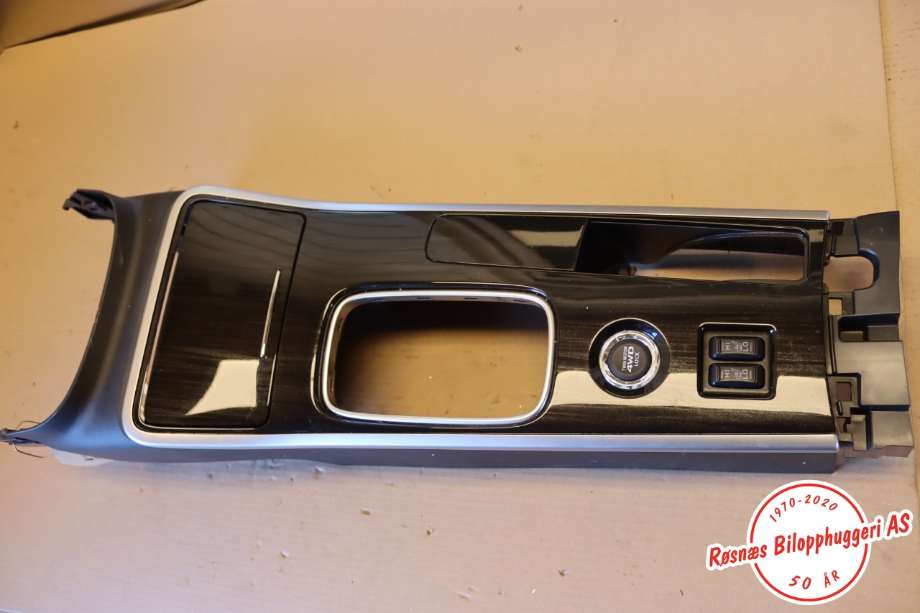 Innredning, Konsoll til Mitsubishi Outlander 2015-->> (Type III, Fase 2) (MITSUBISHI|8011B659XA|)