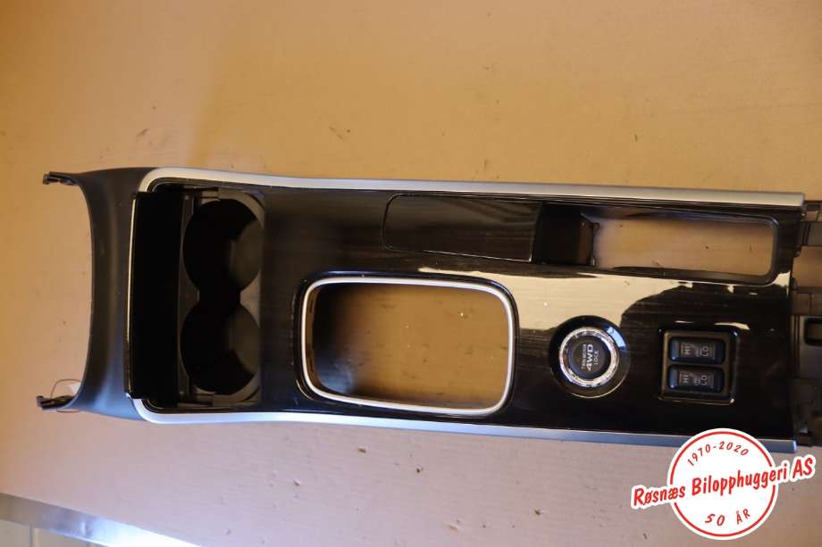 Innredning, Konsoll til Mitsubishi Outlander 2015-->> (Type III, Fase 2) (MITSUBISHI|8011B659XA|)