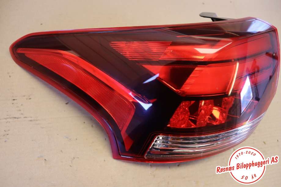 Baklykt venstre til Mitsubishi Outlander 2015-->> (Type III, Fase 2) (MITSUBISHI|8330B173|)