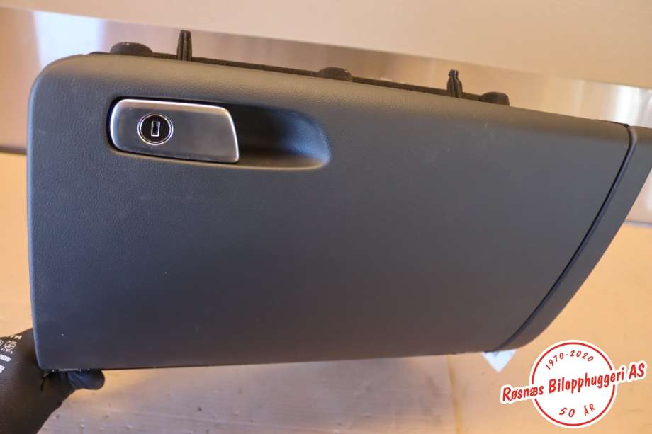 Hanskerom til Audi A4, Allroad 2009-2016 (Type I) (B8) (B8) (AUDI|8K1 857 035 B||8K1857104B)