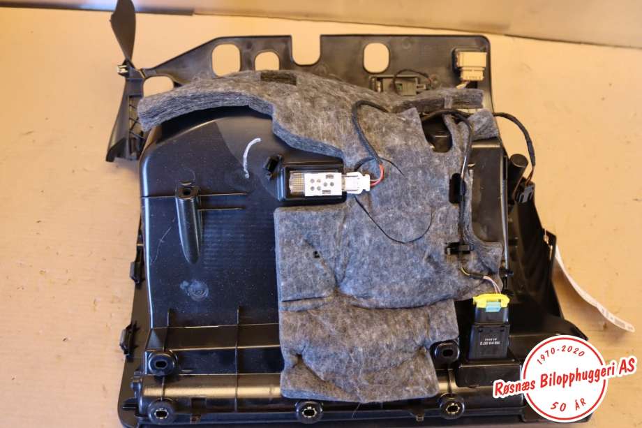 Hanskerom til Audi A4, Allroad 2009-2016 (Type I) (B8) (B8) (AUDI|8K1 857 035 B||8K1857104B)