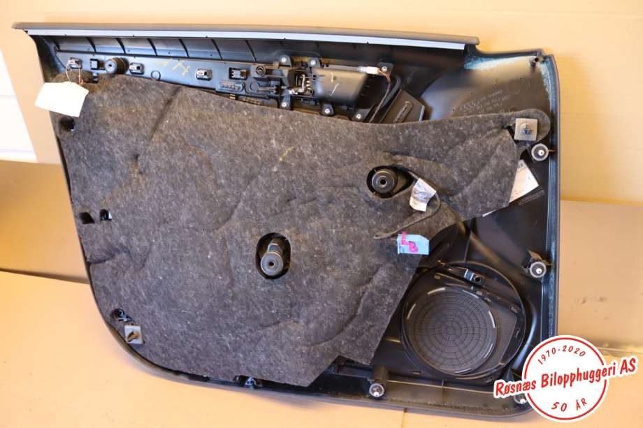 Dørtrekk venstre til Audi A4, Allroad 2009-2016 (Type I) (B8) (B8) (AUDI|8K0867106|)