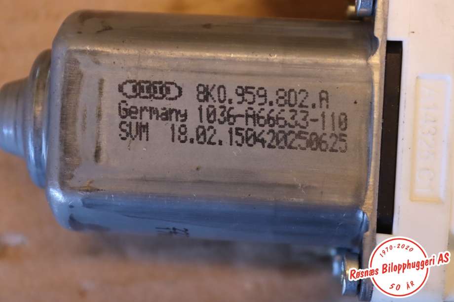Ruteheis høyre foran til Audi A4, Allroad 2009-2016 (Type I) (B8) (B8) (AUDI|8K0 959 802 A|)