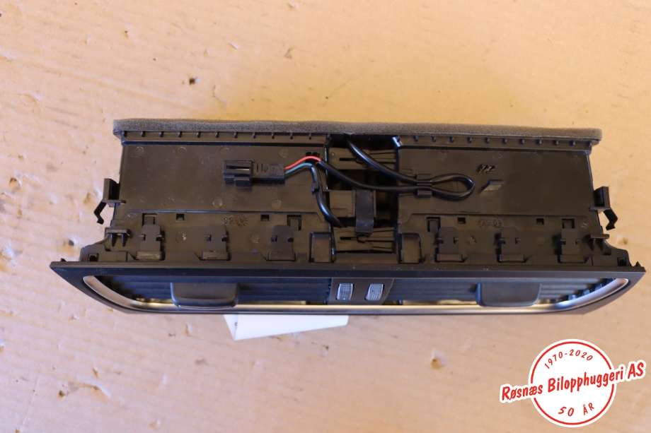 Dashbord friskluftdyse til Audi A4, Allroad 2009-2016 (Type I) (B8) (B8) (AUDI|8T1820951E|)