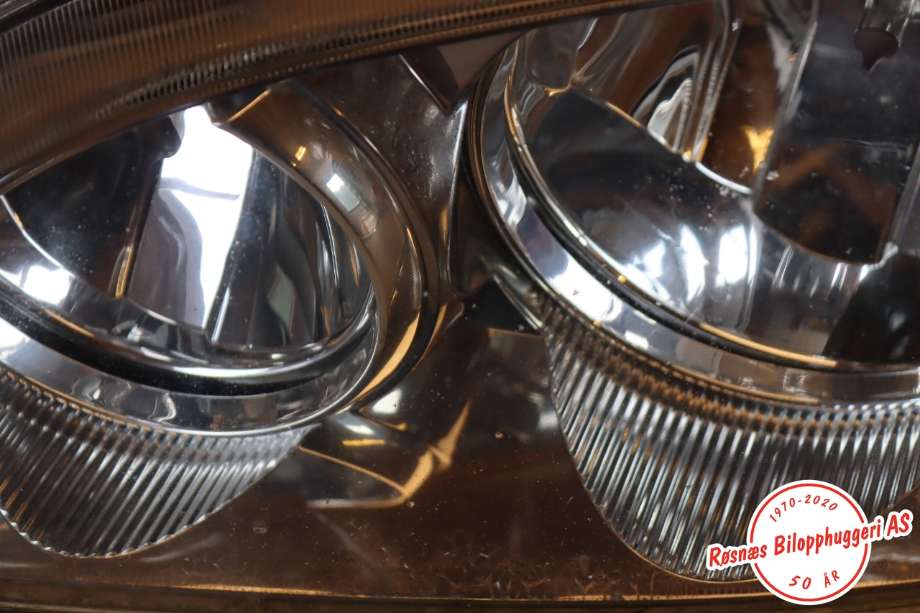 Frontlykt venstre halogen til Toyota Avensis 2000-2003 (Type I, Fase 2)  (TOYOTA|8117005100|)