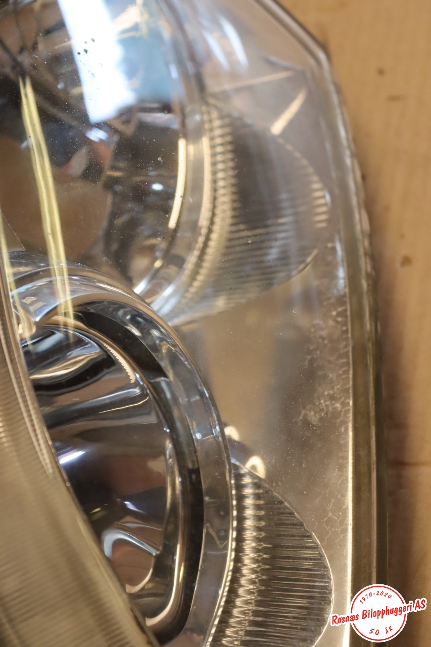 Frontlykt venstre halogen til Toyota Avensis 2000-2003 (Type I, Fase 2)  (TOYOTA|8117005100|)