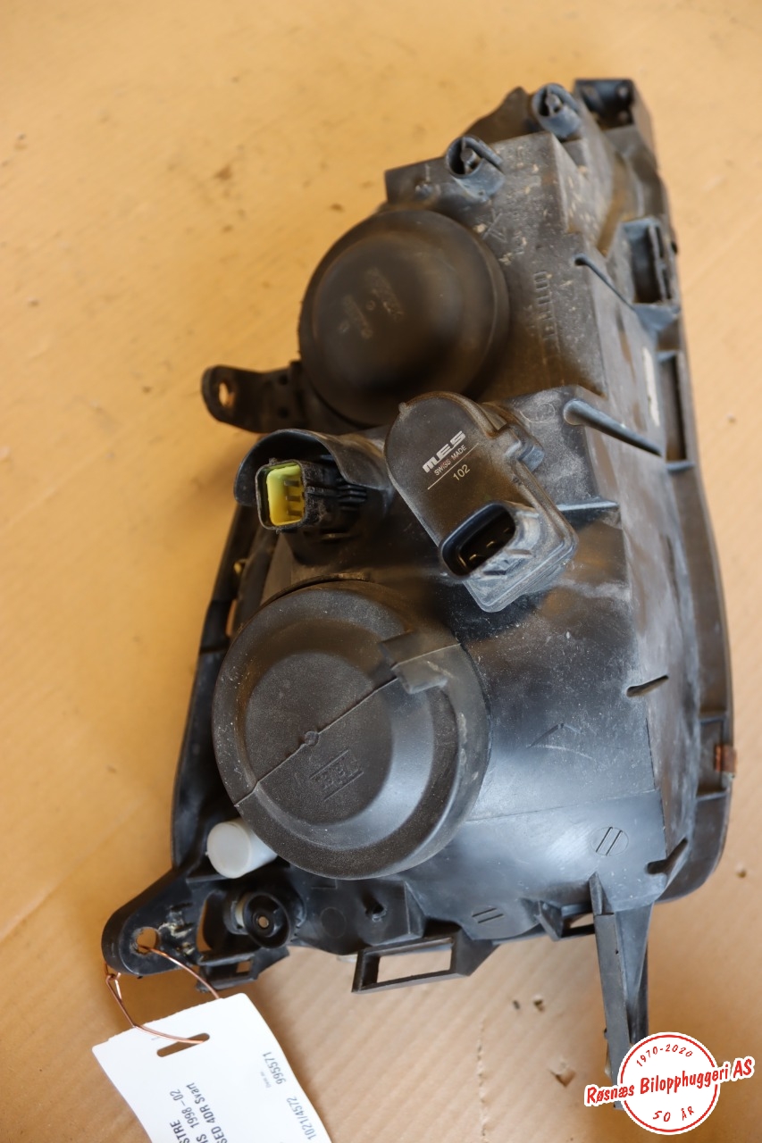Frontlykt venstre halogen til Toyota Avensis 2000-2003 (Type I, Fase 2)  (TOYOTA|8117005100|)