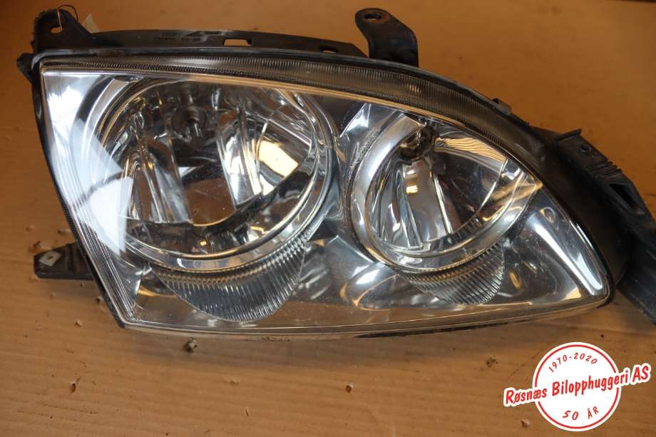 Frontlykt høyre halogen til Toyota Avensis, 2000-2003 (Type I, Fase 2)  (TOYOTA|8113005100)