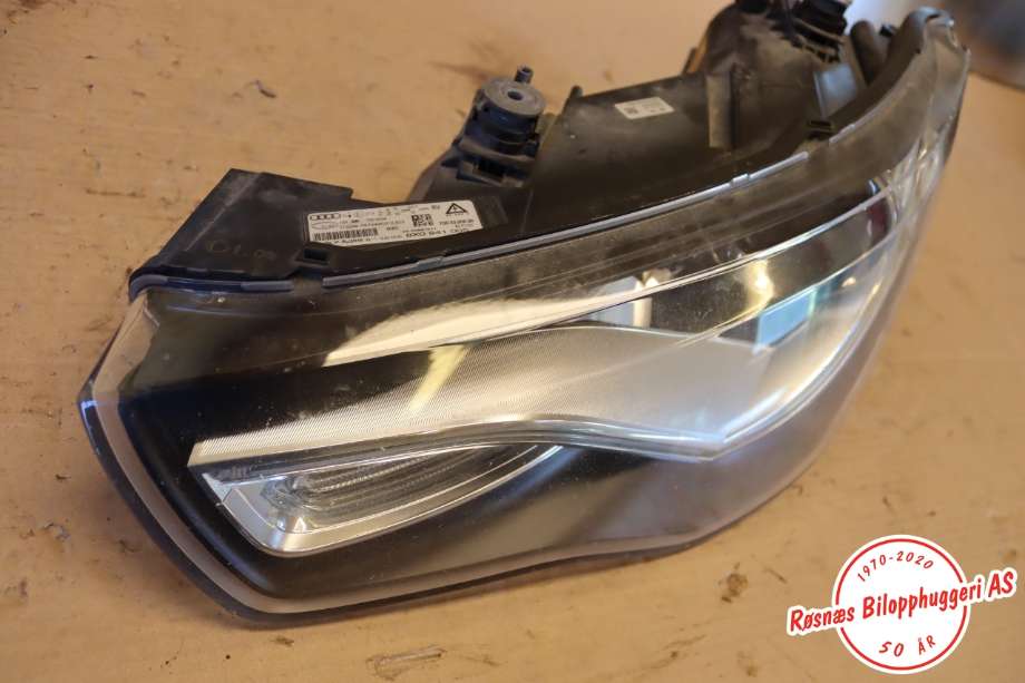 Frontlykt venstre halogen til Audi A1 2010-2014 (Type I, Fase 1)  (AUDI|8X0 941 043|)