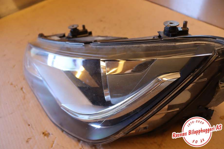 Frontlykt venstre halogen til Audi A1 2010-2014 (Type I, Fase 1)  (AUDI|8X0 941 043|)