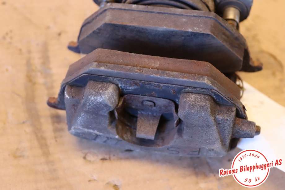 Bremsecaliper venstre foran til Audi A1 2010-2014 (Type I, Fase 1)  (AUDI|1K0 615 123 D|)