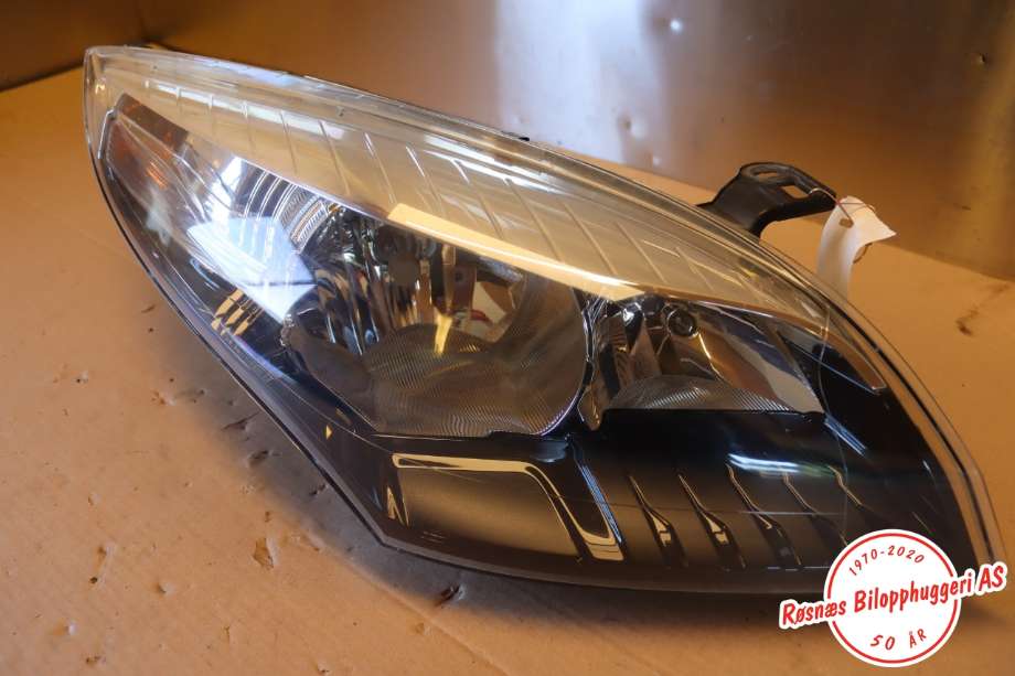 Frontlykt høyre halogen til Renault Megane 2009-2016 Type III  (RENAULT|260101010R||0301244206600)