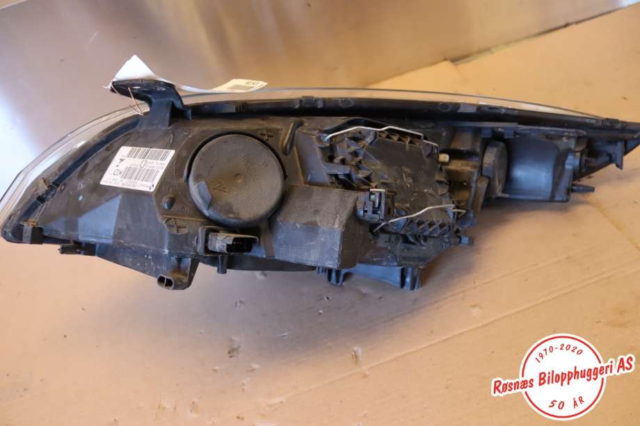 Frontlykt høyre halogen til Renault Megane 2009-2016 Type III  (RENAULT|260101010R||0301244206600)