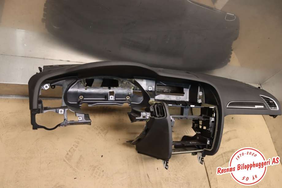Dashbord til Audi A4, Allroad 2009-2016 (Type I) (B8) (B8) (AUDI|8K1 857 003 B|)